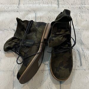NWT Forever 21 Camouflage Lace-Up Bootie